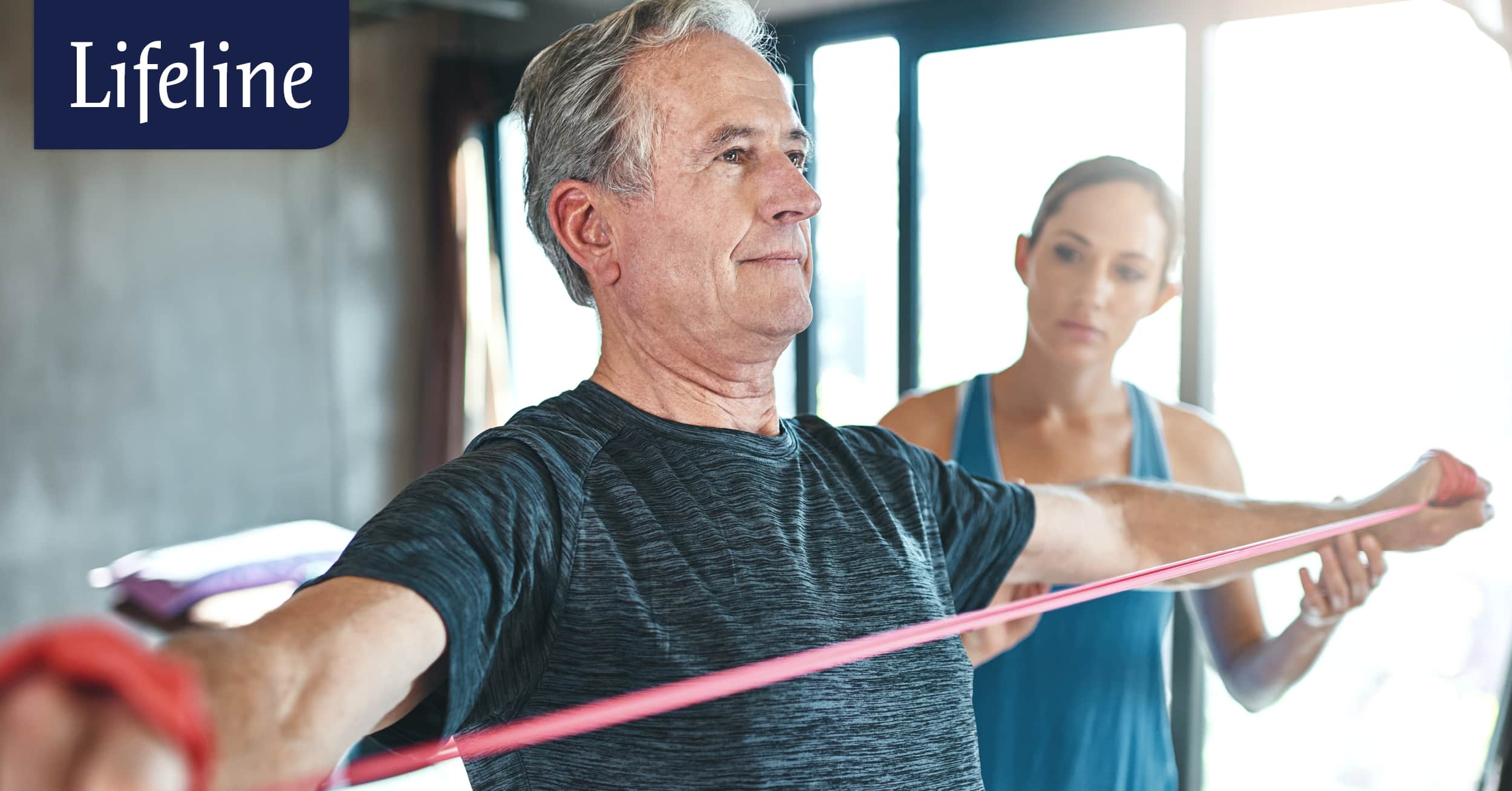 14 exercices avec haltères et bandes élastiques pour les aînés