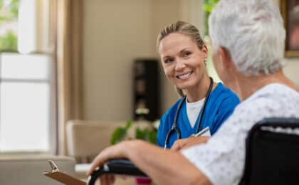 Listes d’attente pour les soins de longue durée et sécurité des aînés à domicile