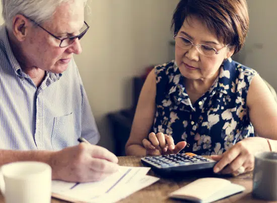 Conseils sur la prise en charge des finances des parents âgés
